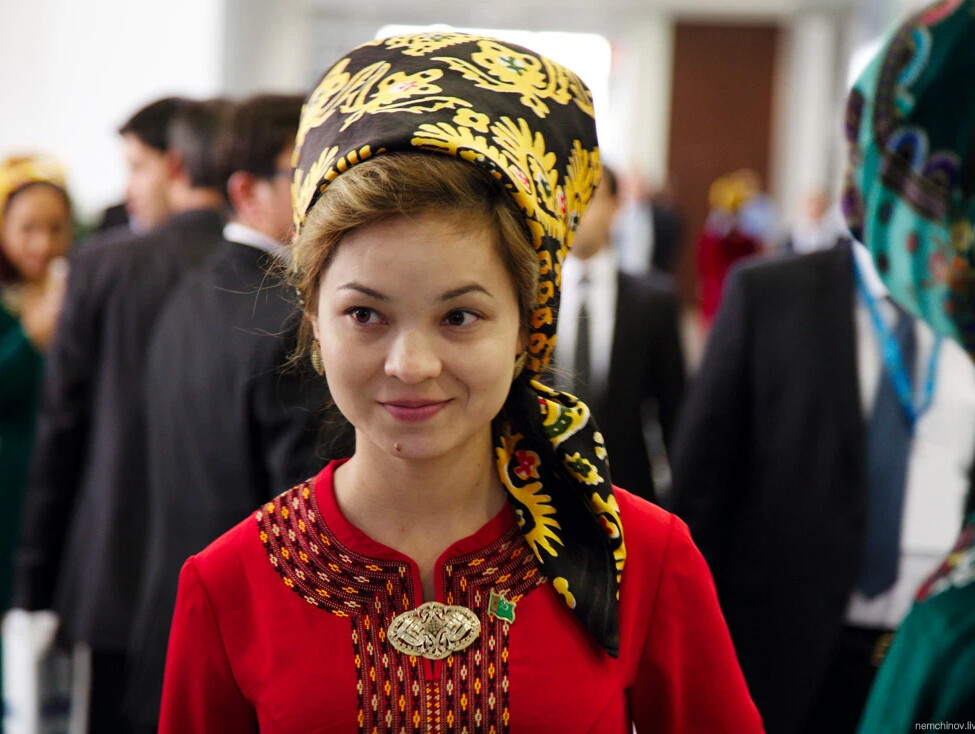 Таджикские девушки в платках