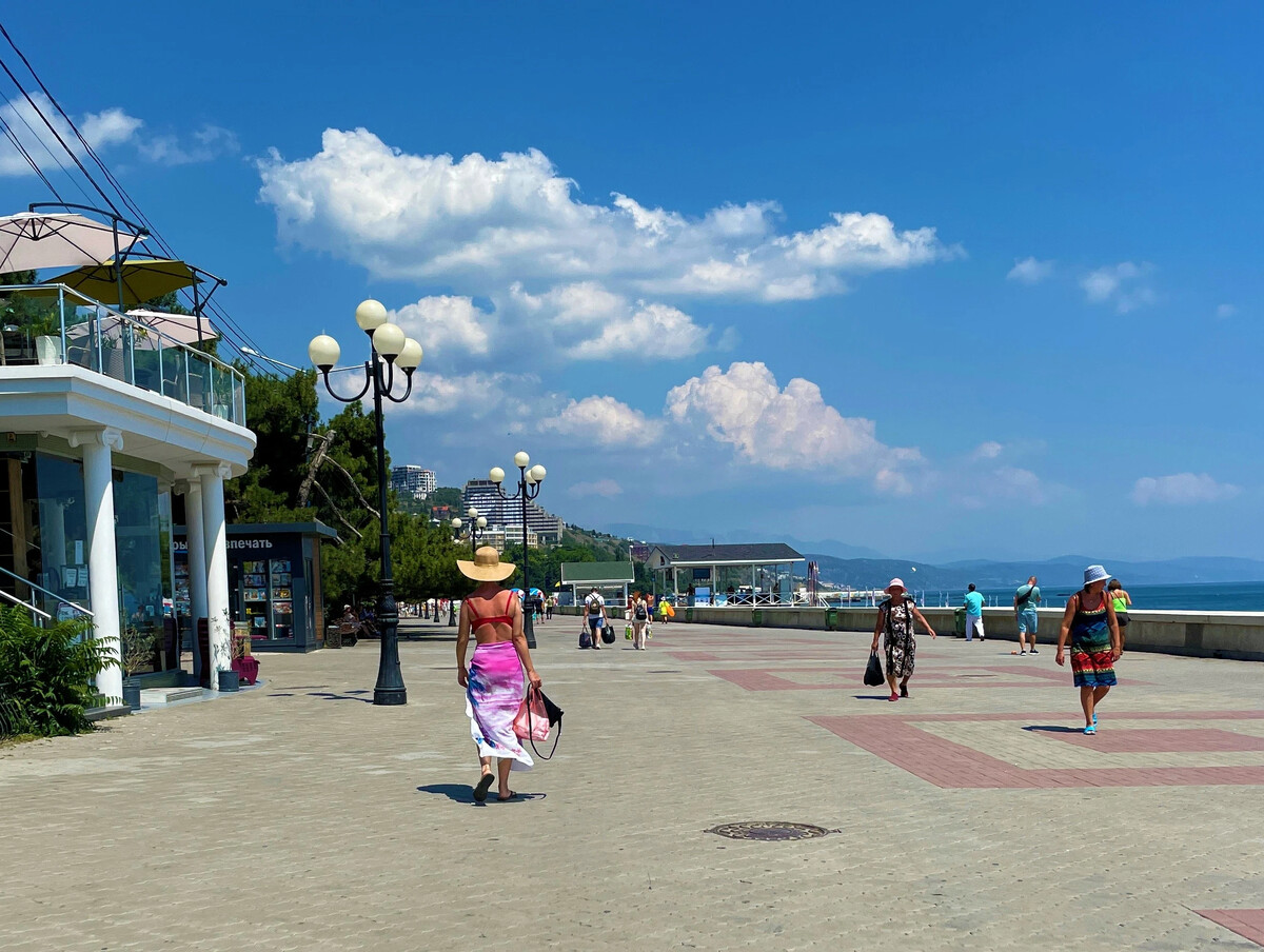Injir республика крым алушта набережная улица фото Красивые уголки Крыма. Стахеевская Набережная Алушты и ее. Под зонтиком Дзен