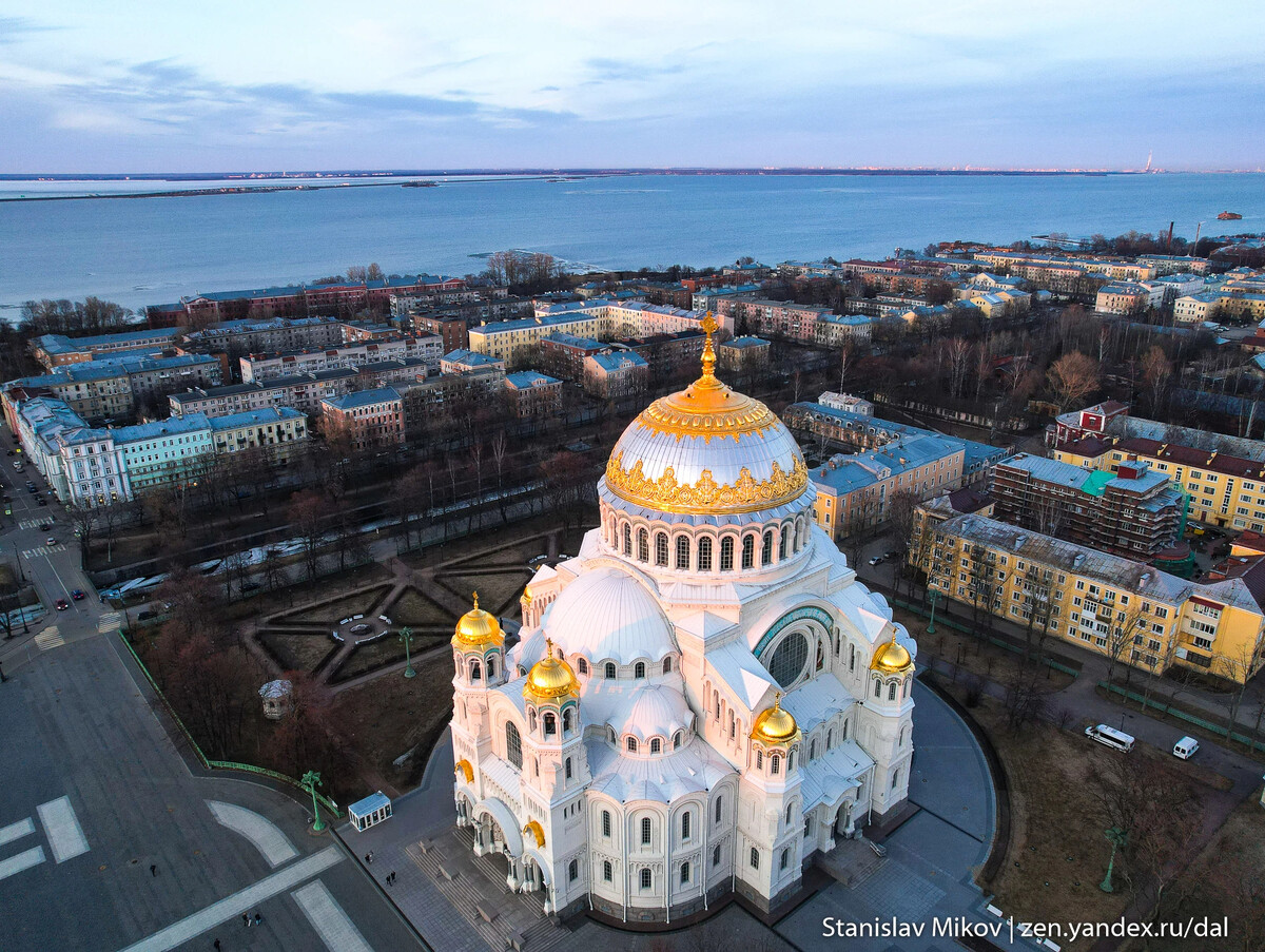 Кронштадт в питере экскурсии. Кронштадт санкт-петербург. Кронштадт площадь города. Ночной кронштадт сейчас. Якорная площадь в кронштадте.