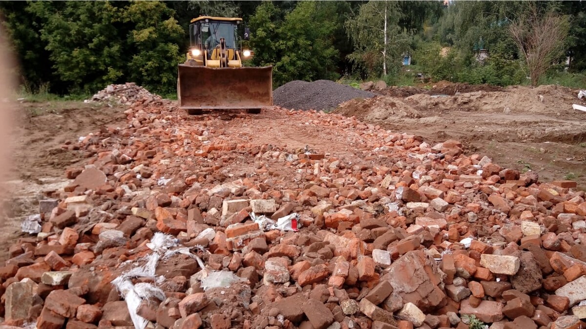 Дом из битого кирпича