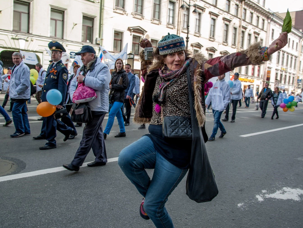 Сколько живет в петербурге. Люди на улице. Жители Санкт-Петербурга. Петербург люди. Люди на улицах Санкт-Петербурга.