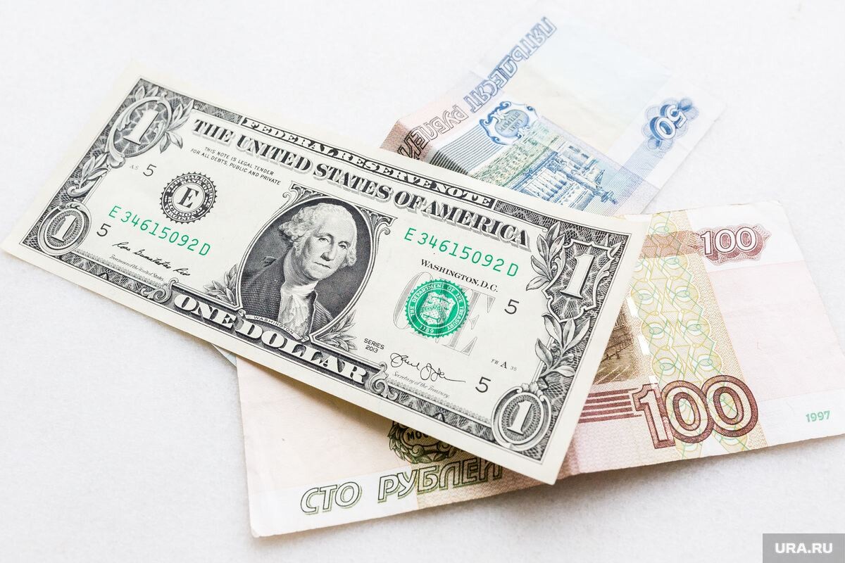 Доллар евро российский. Доллар и евро. Доллары в рубли. Доллары и евро картинки. Доллар евро рубль.