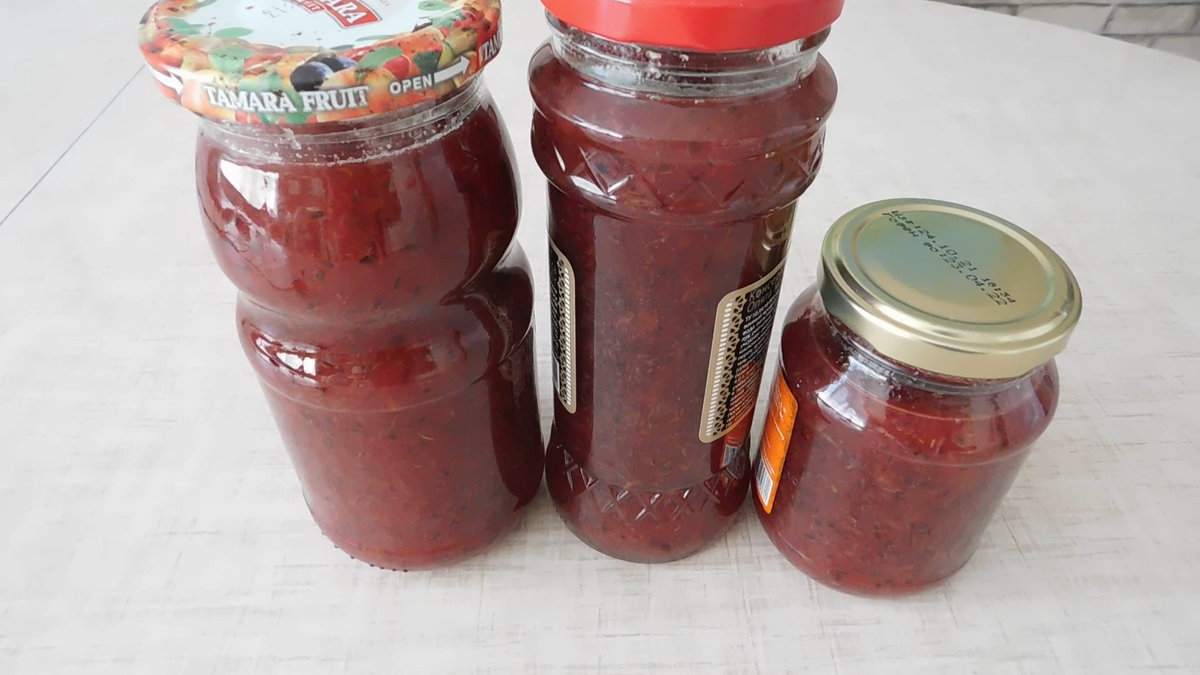 Джем получают. Малиновый джем вас нужно расцеловать. Сливовое повидло. Джем получают. Густой джем из яблок.