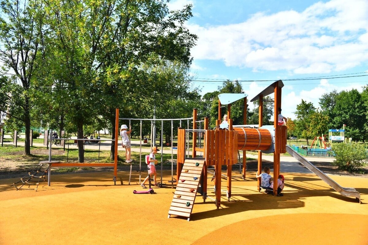 Парк судостроителей ярославль. Красные ткачи детский сад. Детский сад 1 ярославль. Фестиваль лимон ярославль. Ярославль дом губернатора музей.