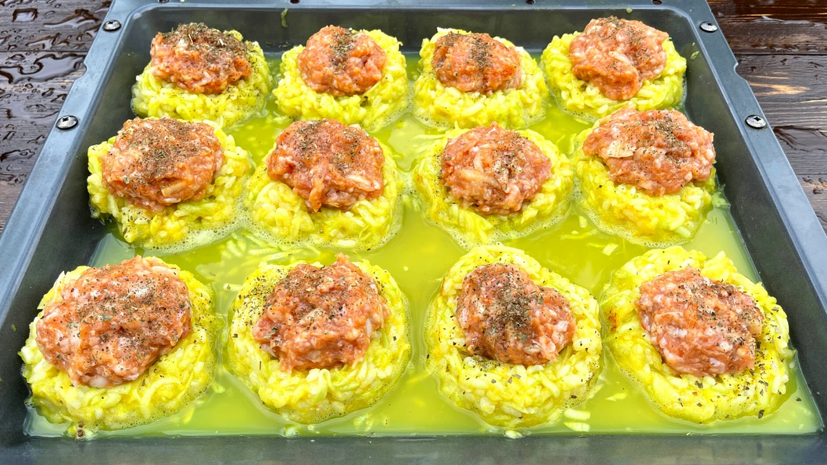 Гнезда из кабачков. Гнезда из кабачков с фаршем. фаршированные кабачки с фаршем запеченные в духовке. кабачки фаршированные фаршем фото. рецепт гнездо из кабачков.