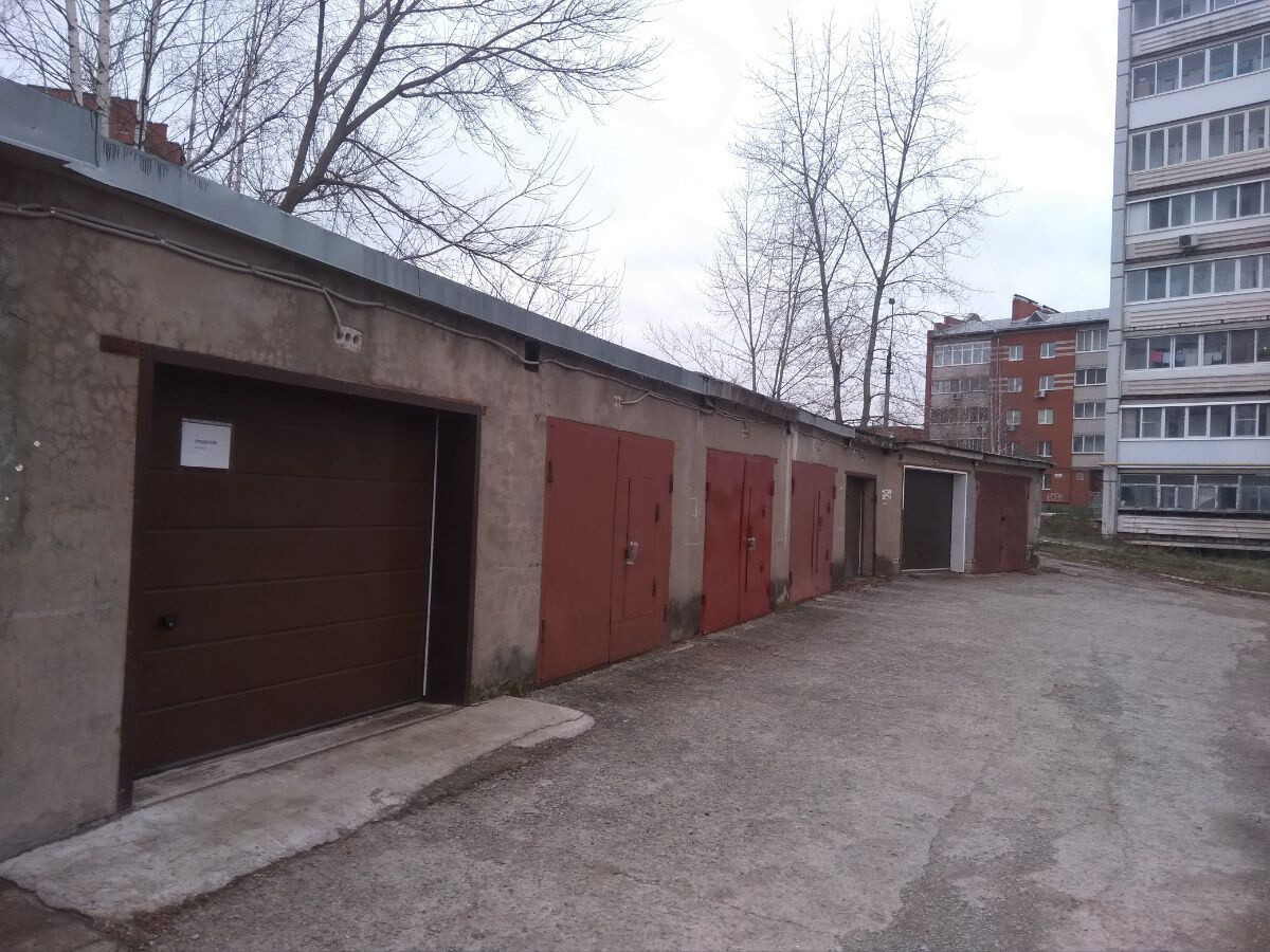 металлические гаражи во дворах. гараж во дворе мкд. асфальт на участке. гараж во дворе многоквартирного. гараж во дворе многоквартирного дома.