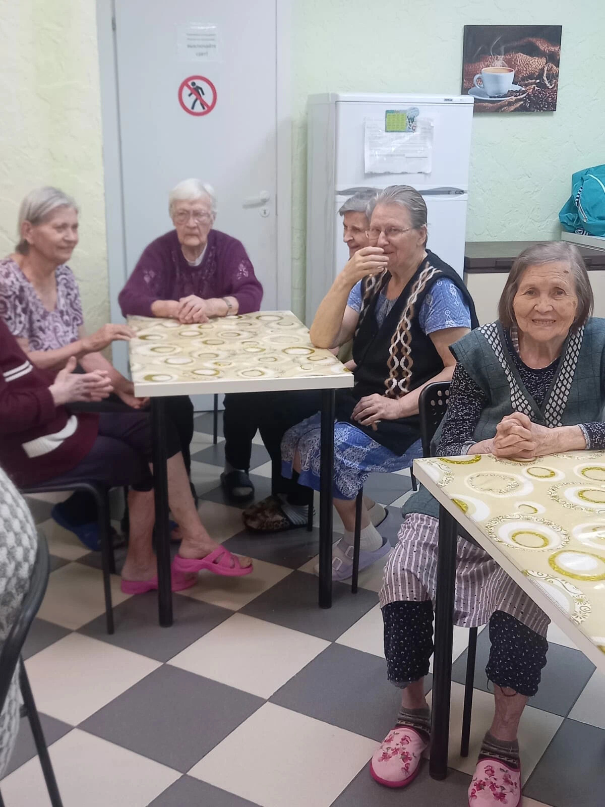 Пансионат Ялта в Петергофе. Дом престарелых в СПБ.