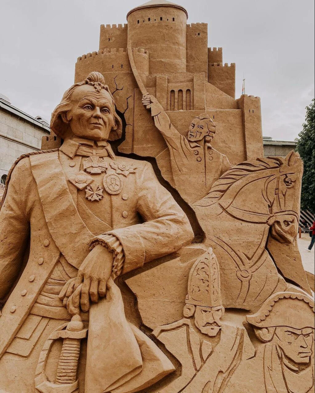 Петропавловская крепость песчаные скульптуры. Фестиваль песчаных скульптур в петербурге. Фестиваль песчаных скульптур в петербурге. Фестиваль песчаных скульптур в санкт-петербурге 2022. Фестиваль песчаных скульптур в петербурге.