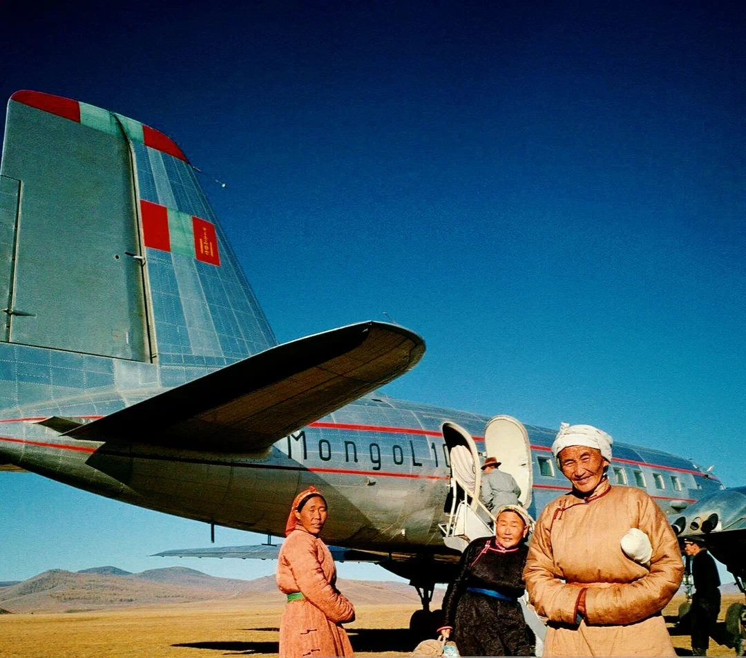 Монголия самолет. Mongol Airlines ил-14. Авиация Монголии. Монгольская Авиация. Самолёт Mongolian.