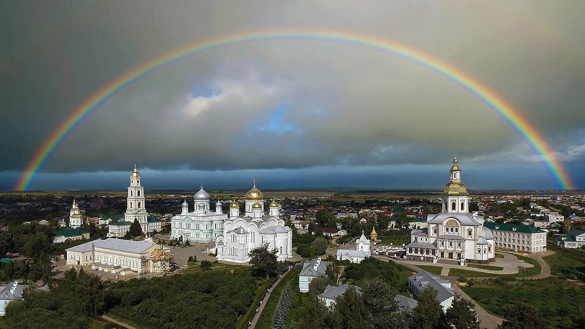 радуга над храмом