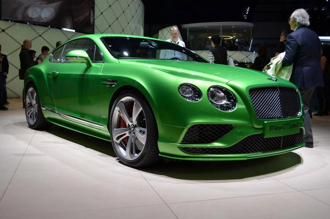 Bentley Continental тёмно зелёный матовый