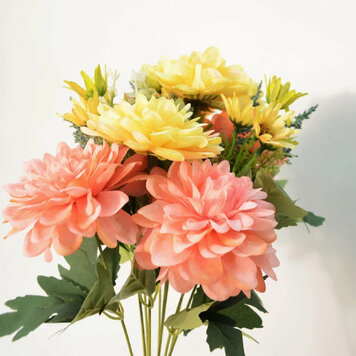 Георгины на 1 сентября фото. Букет из астр и георгинов. Георгины эвелин. Астры георгины гладиолусы. Dahlia флорет.