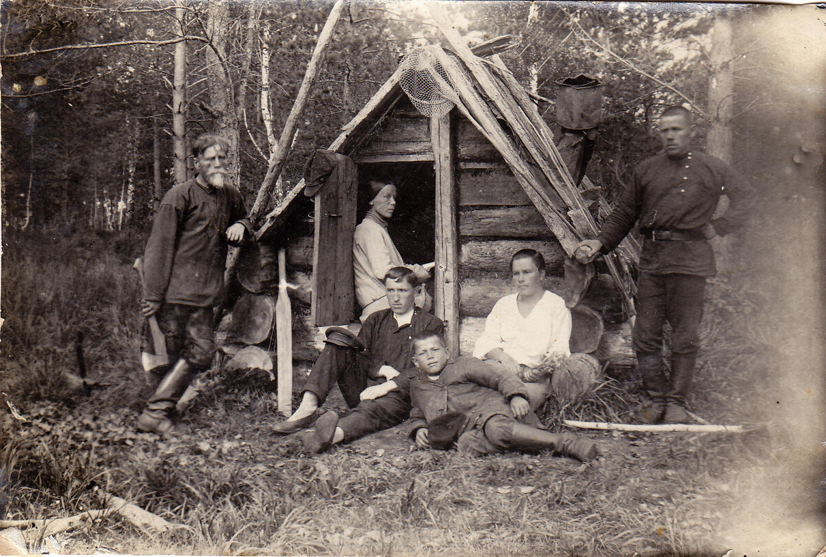 Старая в альбоме есть фотография слушать