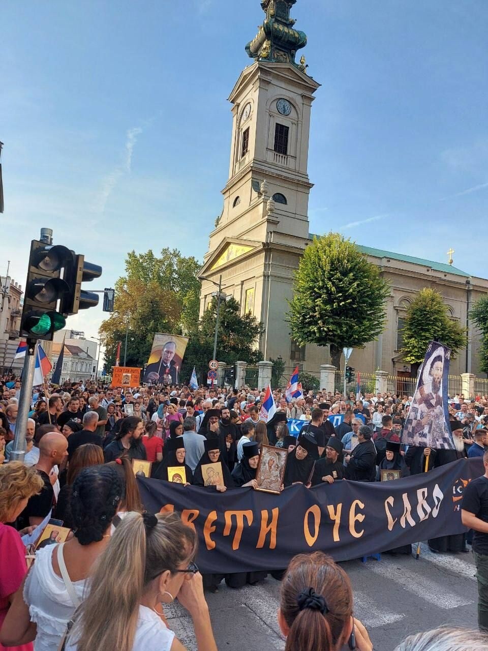 Крестный ход Белград Сербия. Митинг. Шествие. Крестный ход.