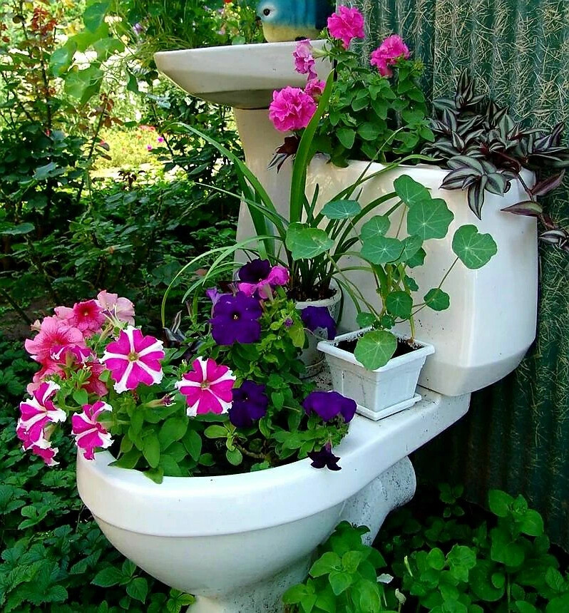 Клумба из старой ванны