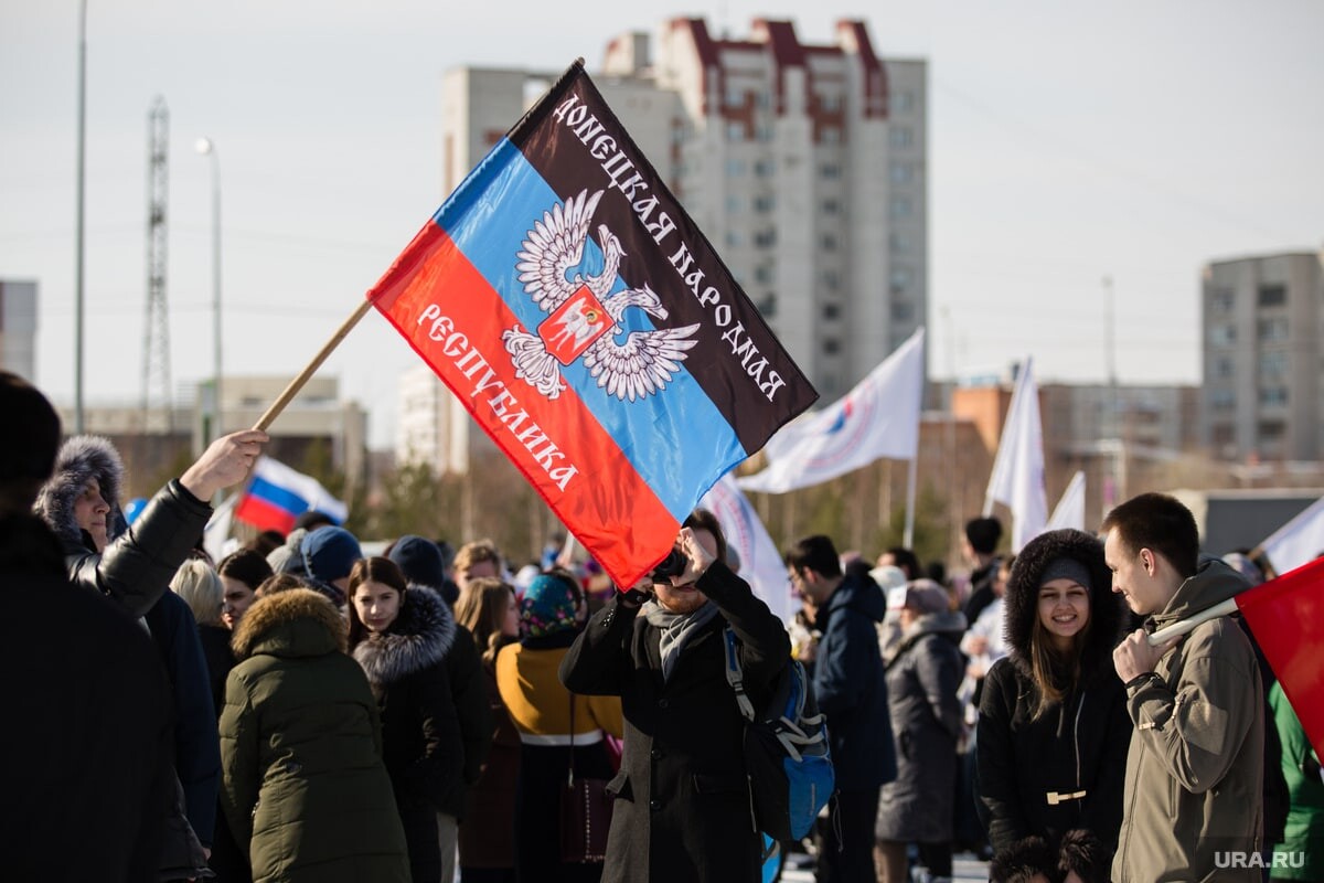 Признание донецкой луганской республики. Митинг. Украина флаг Донецк митинг. Митинги в России. ЛНР митинг.