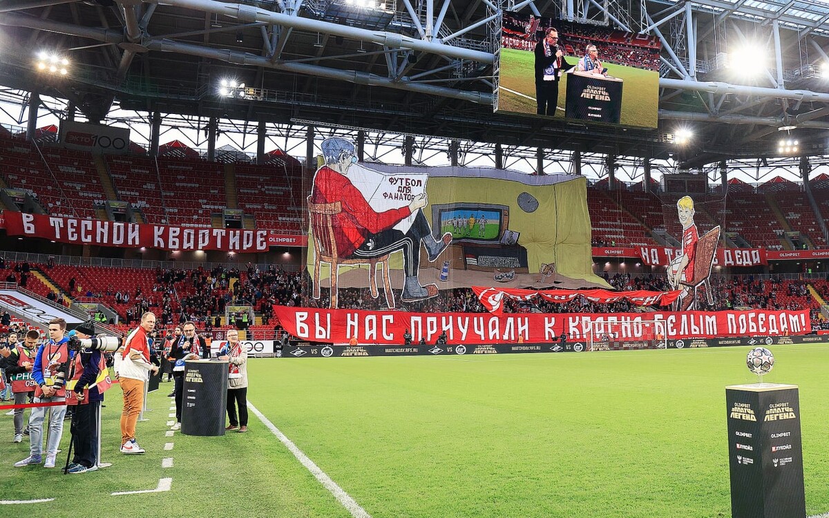 Звуки футбола. Перфоманс Спартака. Болельщики Спартака.