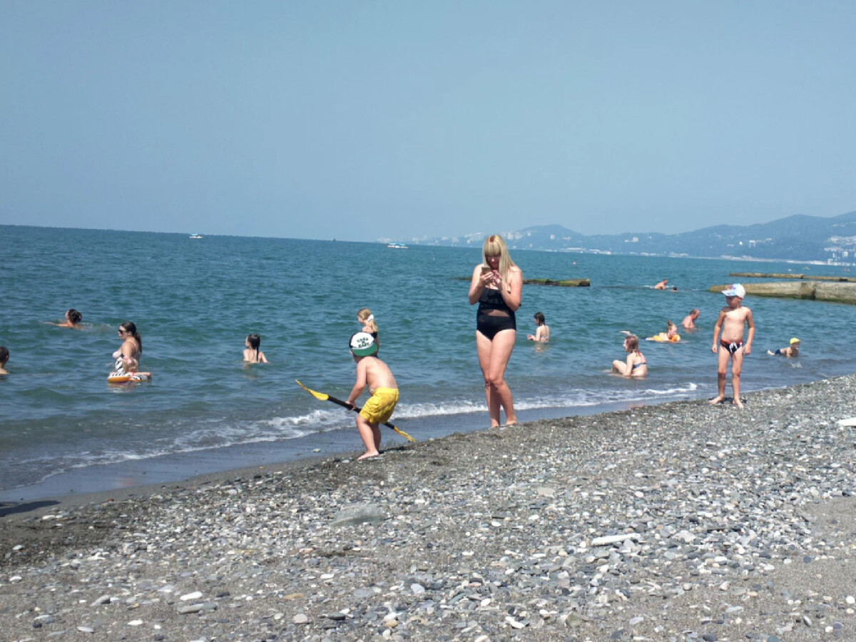 Какое завтра море в адлере. Какое завтра море в адлере. Адлер море. Пляжи адлера сейчас. Адлер море.
