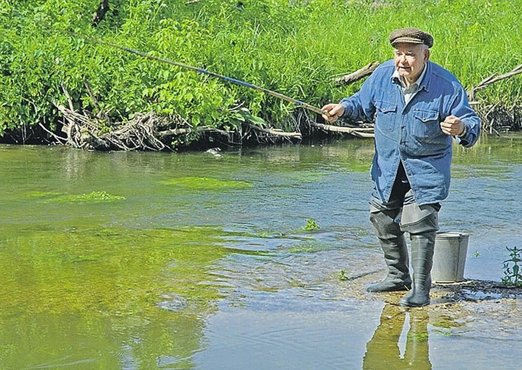 старик на реке