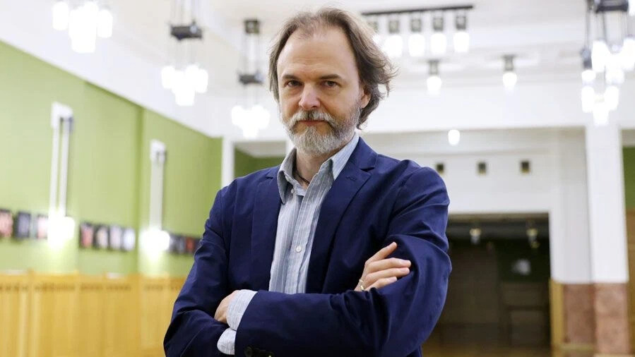 Антон яковлев режиссер биография личная жизнь Режиссер премьерного спектакля Антон Яковлев рассказал в интервью газете. Театр 