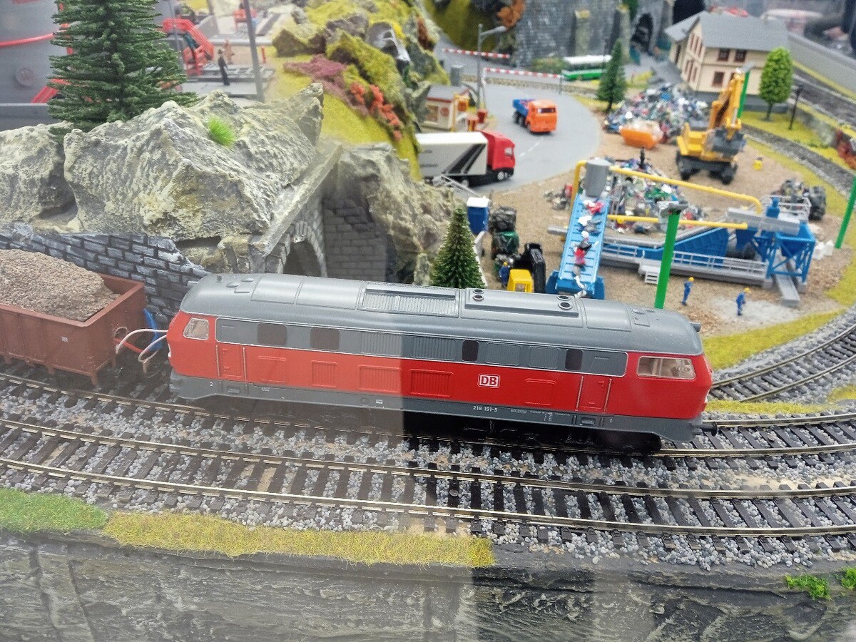 Про макеты железных дорог. Которых все больше и больше. На самом деле ...