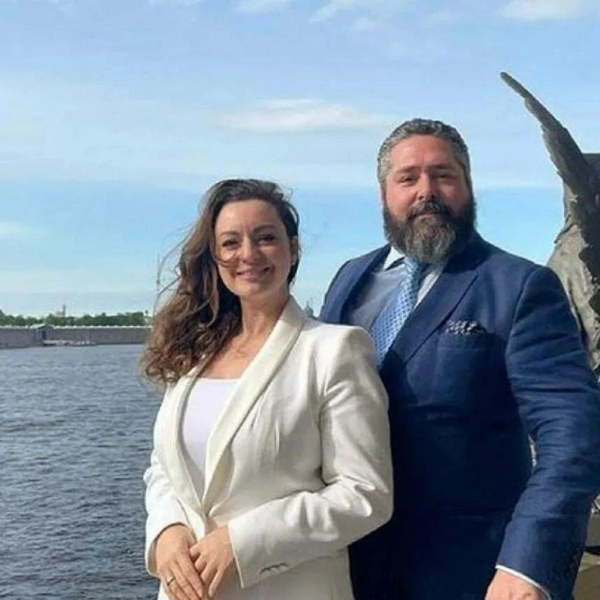 георгий романов и ребекка беттарини. сестры альбиносы из актау. георгий романов потомок романовых. потомок рождаться. потомок рождаться.