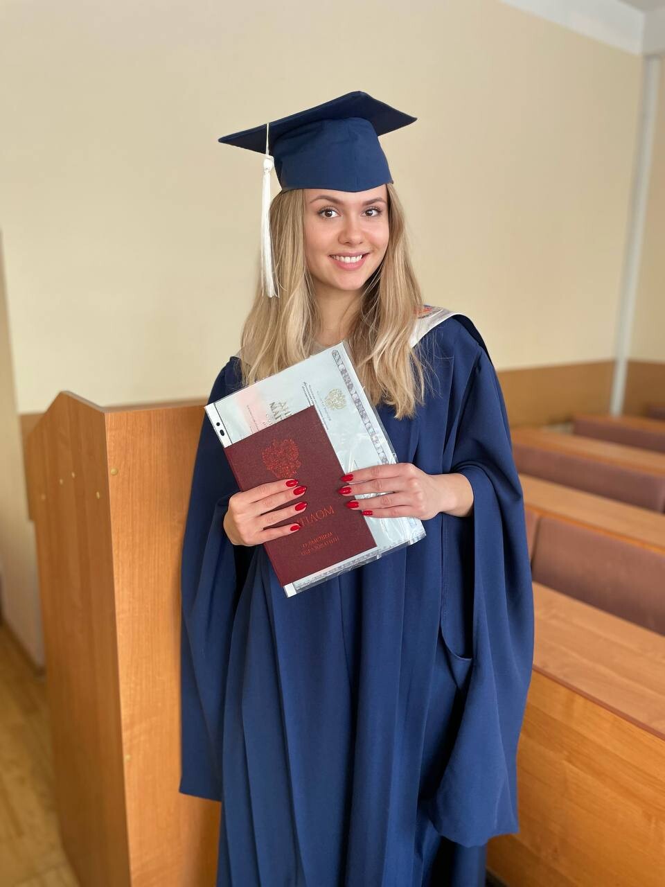 магистерская шапочка. магистрант кафедры. защита магистерской.