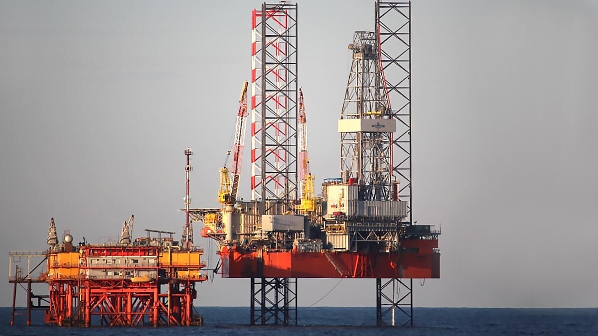 Буровая черное море черноморнефтегаз. Мсп 17 в черном море. Буровые платформы черноморнефтегаза. Мсп-17 черноморнефтегаз. Мсп 17 в черном море.