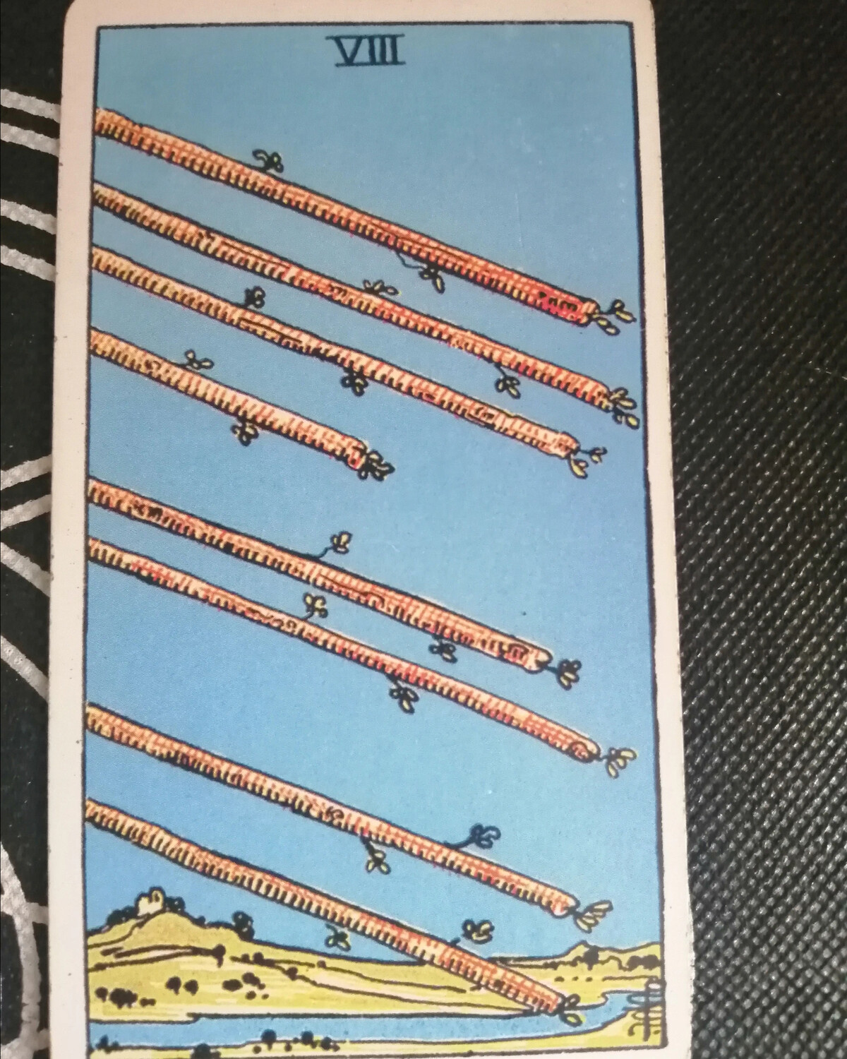 2 жезлов и 8 жезлов. 8 посохов таро уэйта. 2 жезлов и 8 жезлов. 2 жезлов и 8 жезлов. руническое таро 8 жезлов.