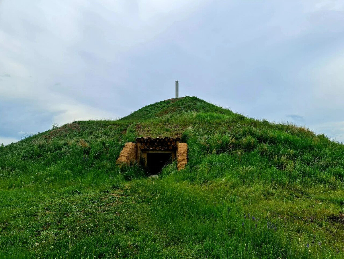 захоронения скифов курган. курган могила неолита. майкопская культура погребения. долина царей тыва аржан. курган могильный холм.