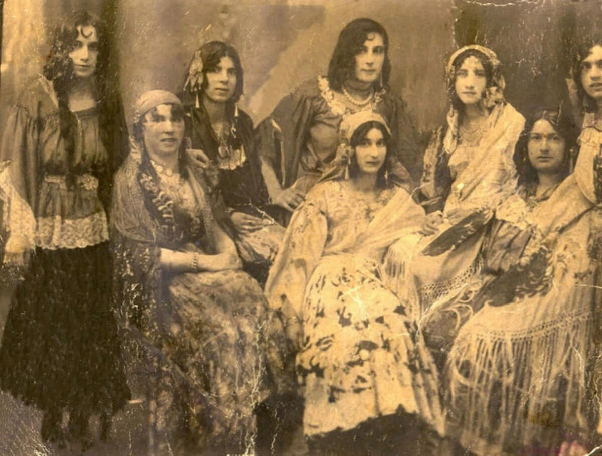 Образ земфиры в поэме цыганы пушкин. Красивые цыгане. Историю цыганка. Цыгане в живописи. Историю цыганка.