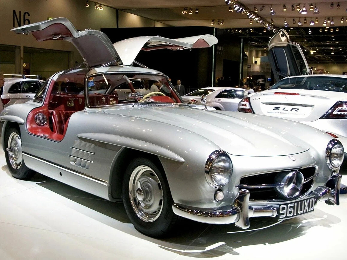 Extremely expensive. Mercedes Benz 300 SL Gullwing. Mercedes 300sl Крылья Чайки. Mercedes 300sl крыло Чайки салон. Мерседес крыло Чайки 2020.