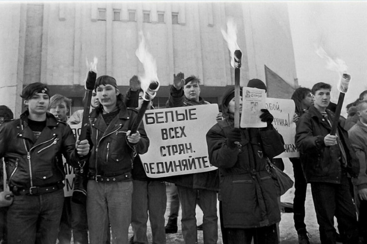 Рогозин зигует