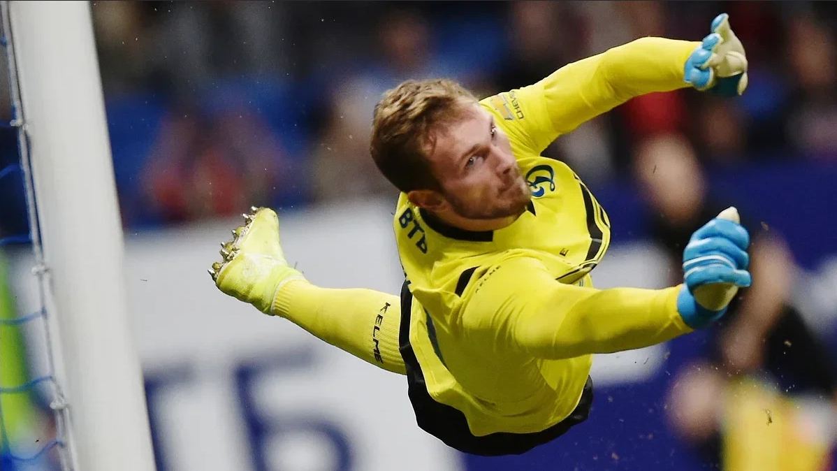 шунин футболист вратарь. шунин вратарь динамо. антон шунин вратарь. голкипер динамо. валерий клейменов вратарь.