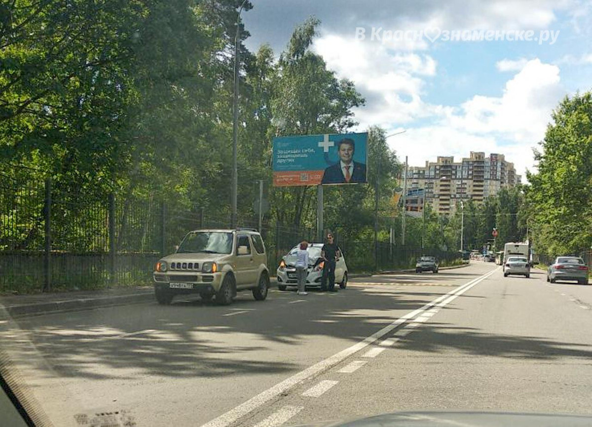 Краснознаменск ру. Въезд в город. Каменск лежачие полицейские. Город грязи въезд в город. Лежачий полицейский Мем.