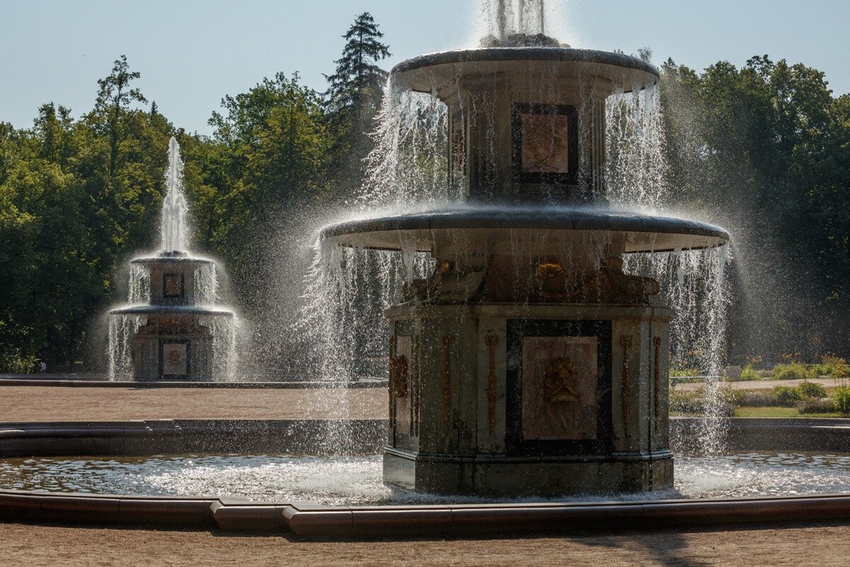 Римские фонтаны в Петергофе. Римские фонтаны в Петергофе фото. Фонтан Нептун в Петергофе. Римский фонтан Ступино.