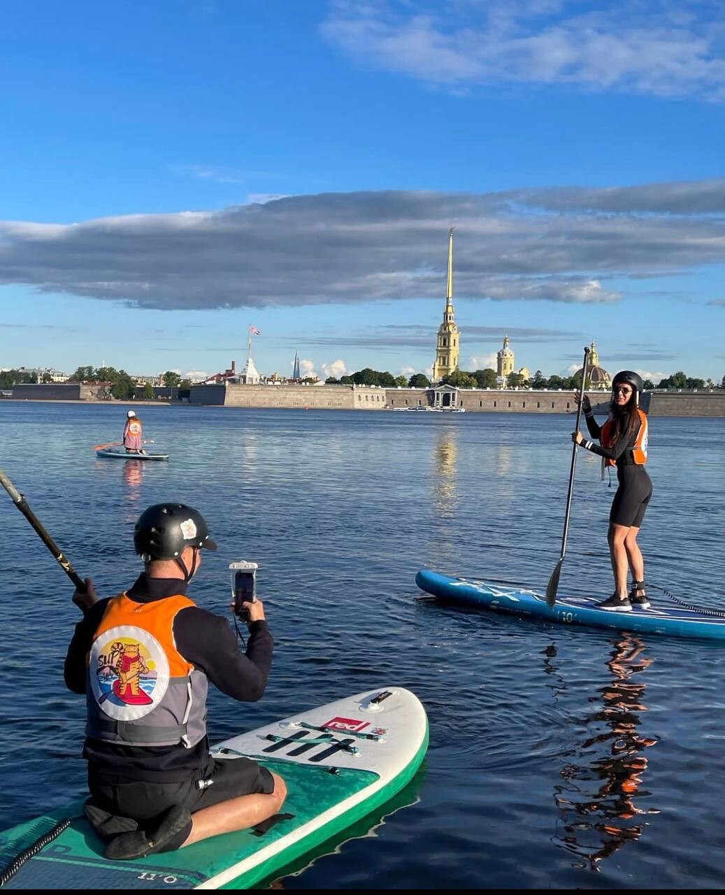 Катание на сапах спб. Прогулка на sup досках. САП СПБ. Сапы в Питере. Прогулка на сапах СПБ фото.