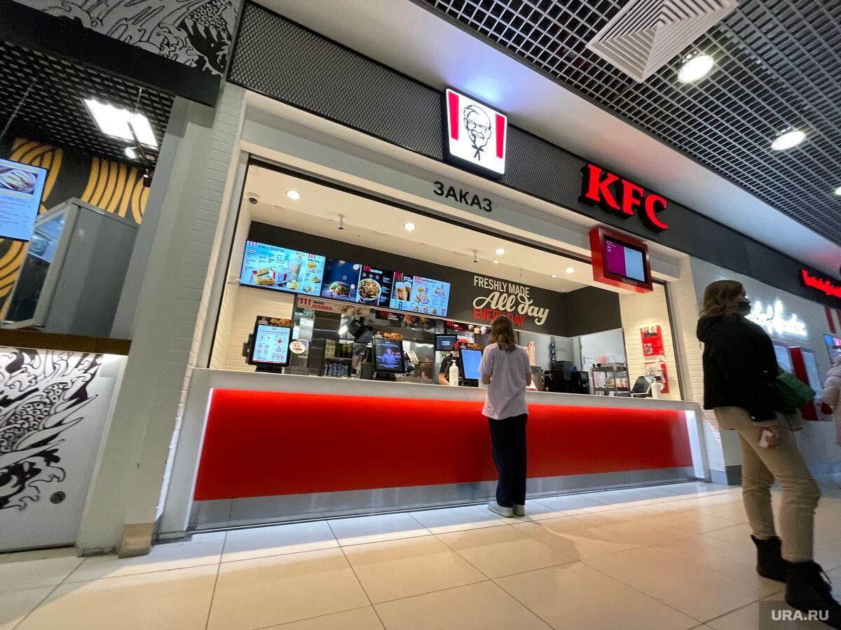 Kfc челябинск. KFS Тюмень. KFS уходит из России. КФС уходят Ростикс. КФС Эспланада Пермь.