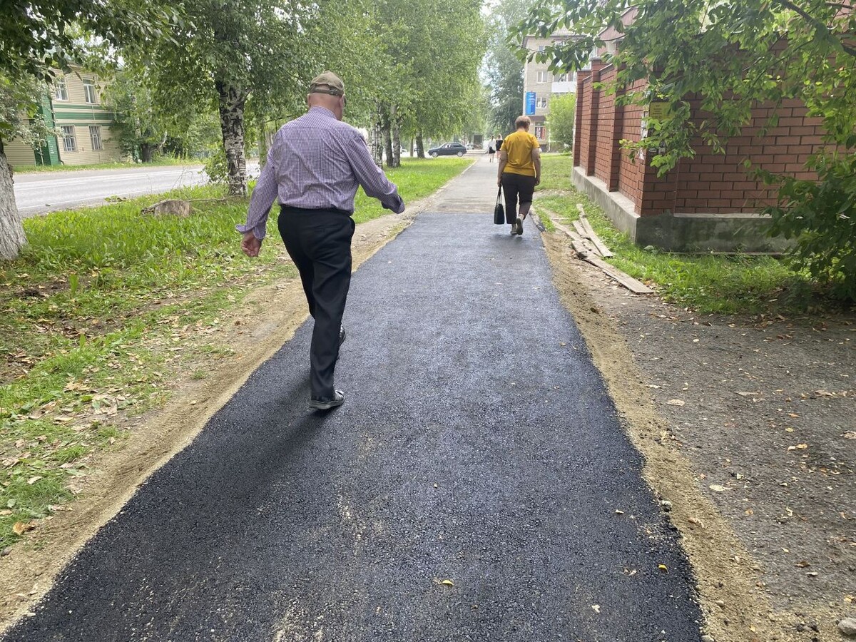 а между тем на улице. уличная фотосессия. благоустройство набережной реки исеть екатеринбург. девочка на улице. сандра баллок предложение 2009.