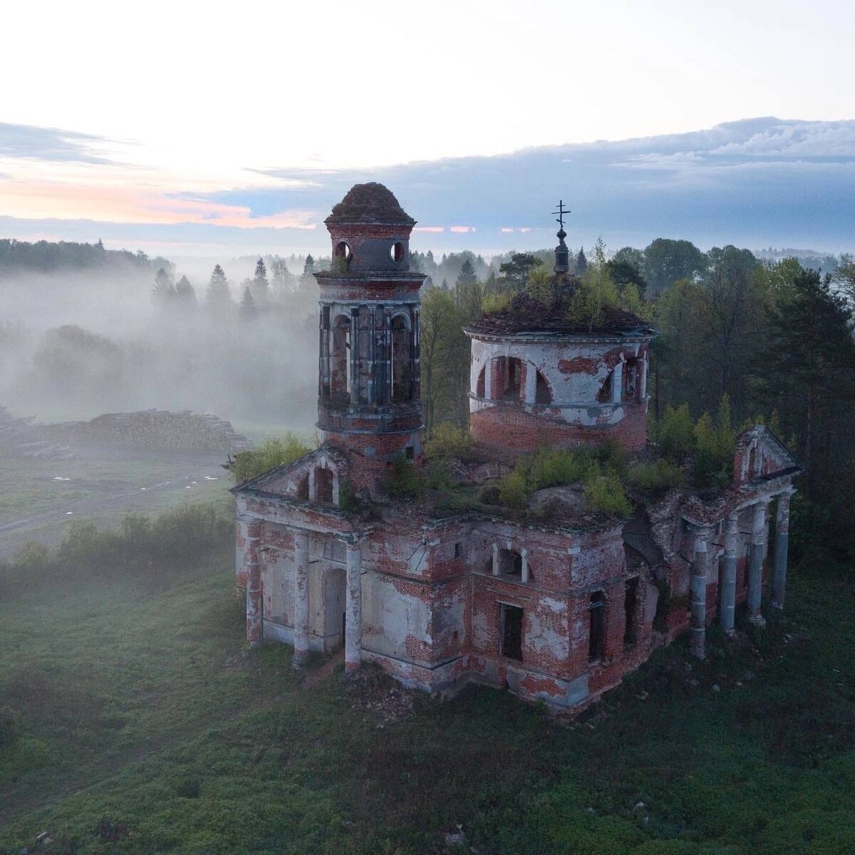 Заброшенные церкви фото