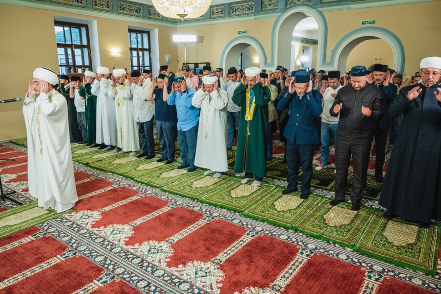 Праздник байрам в 2024 году в россии. Курбан-байрам 2022 Миниханов. Курбан байрам Московская мечеть.