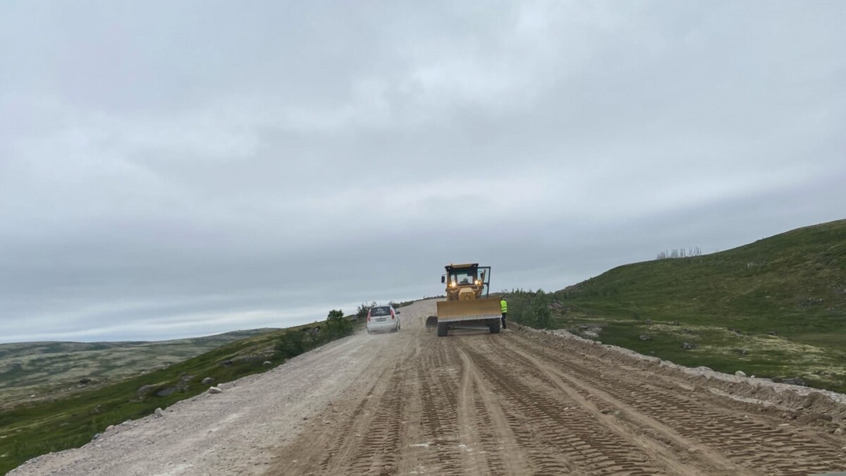 Дорога в териберке. Дорожники териберки. Снегопад на трассе. Териберка дорогу перемело. Расчистка дорог в териберке.