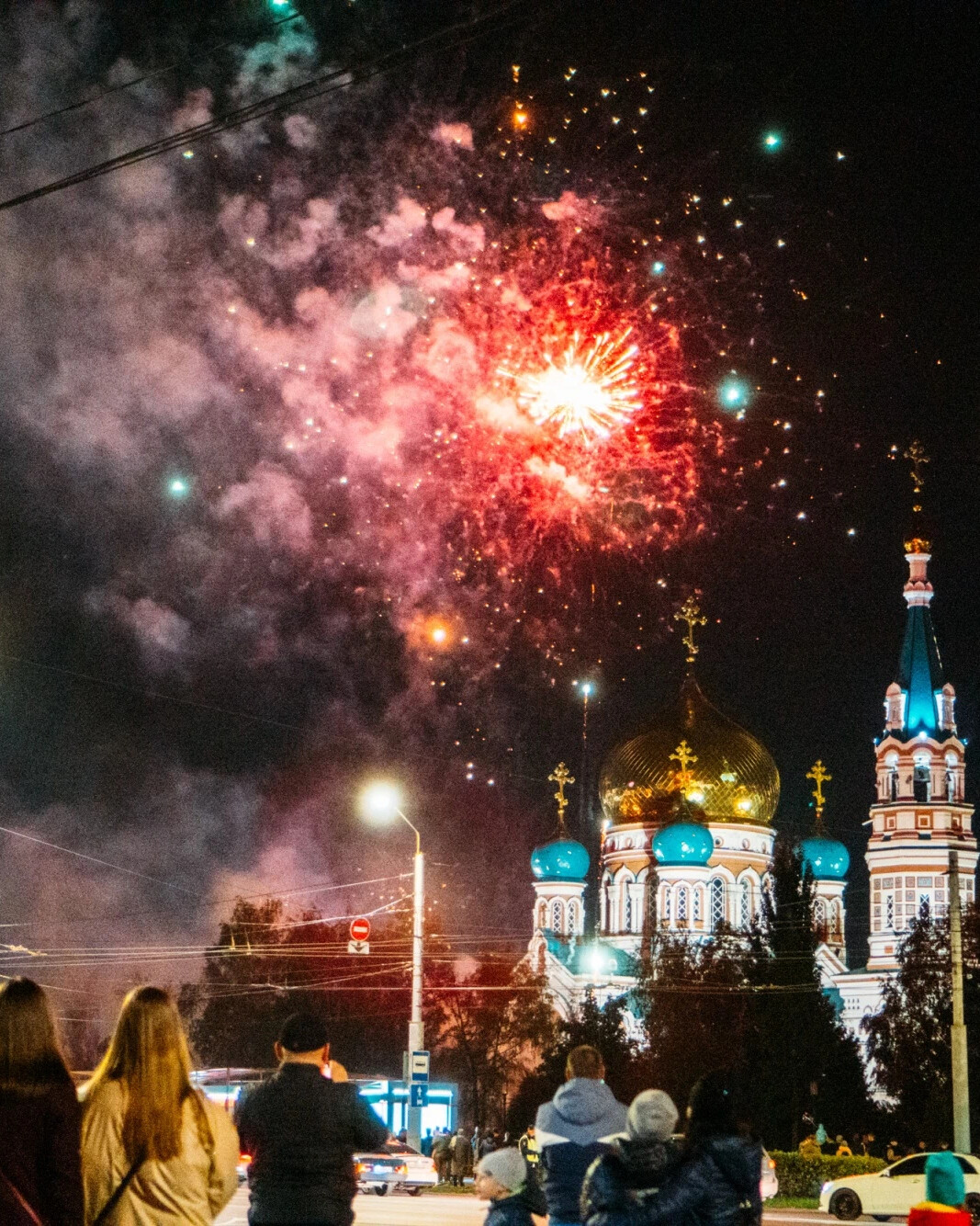 Будет ли салют в омске 9 мая. Салют Омск. День города Омск. Салют в городе. Фейерверк в Омске
