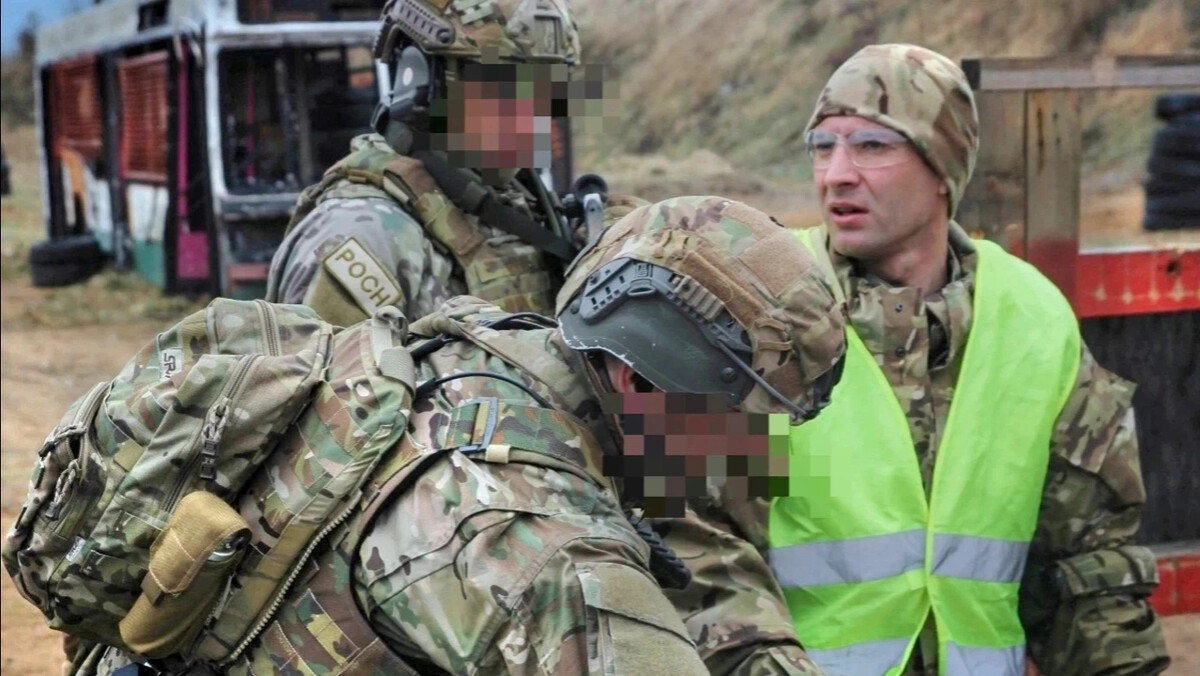 Что означают буквы ОСОМ и РОСН на форме военных: 7 шифров-патчей спецназа  ФСБ… | Позывной Кайзер | Дзен