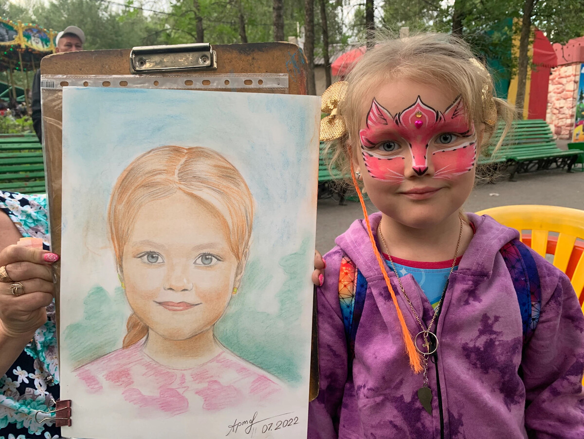Siberian art fest. Портрет лета. Ребенок перепачканный углем.