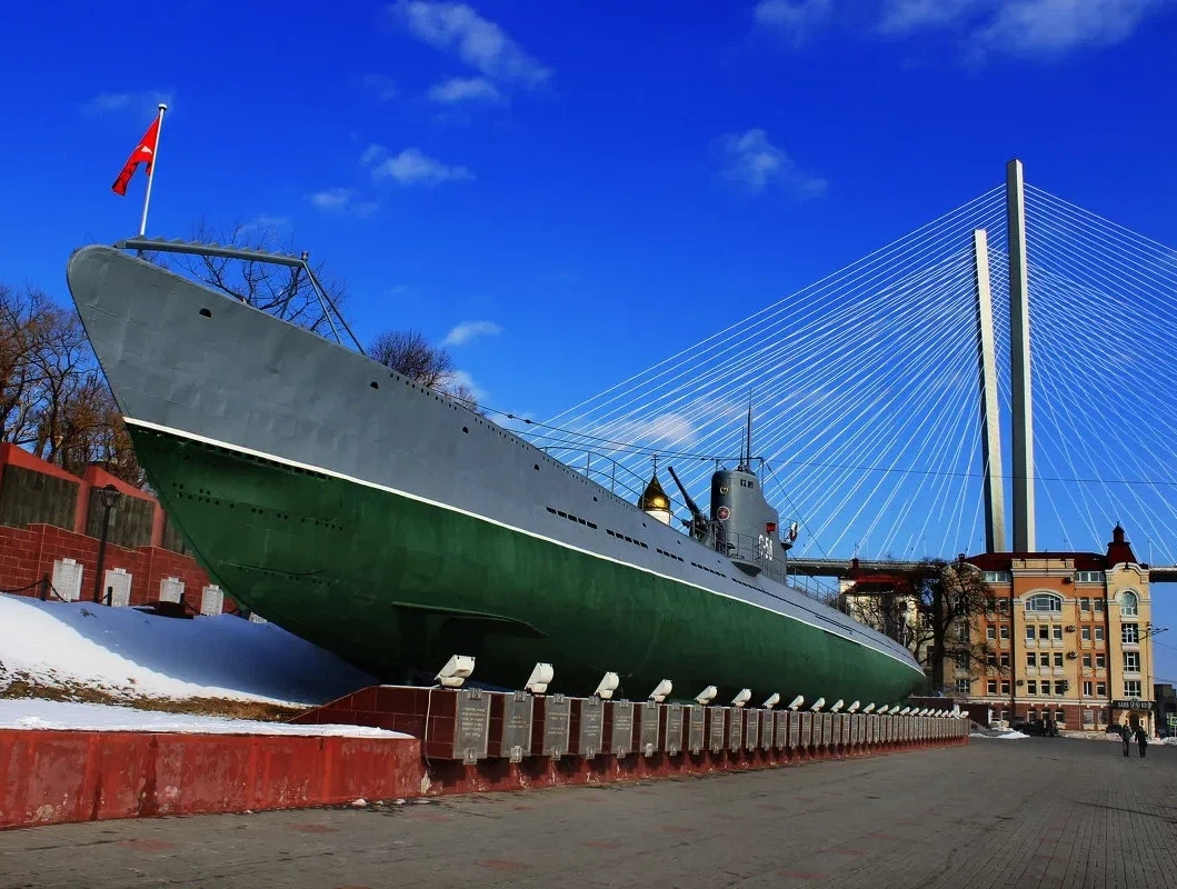 Музей подводная лодка Владивосток. Подводная лодка с-56 Корабельная набережная Владивосток. С 56 Владивосток музей. Владивосток памятники подлодка с 56.