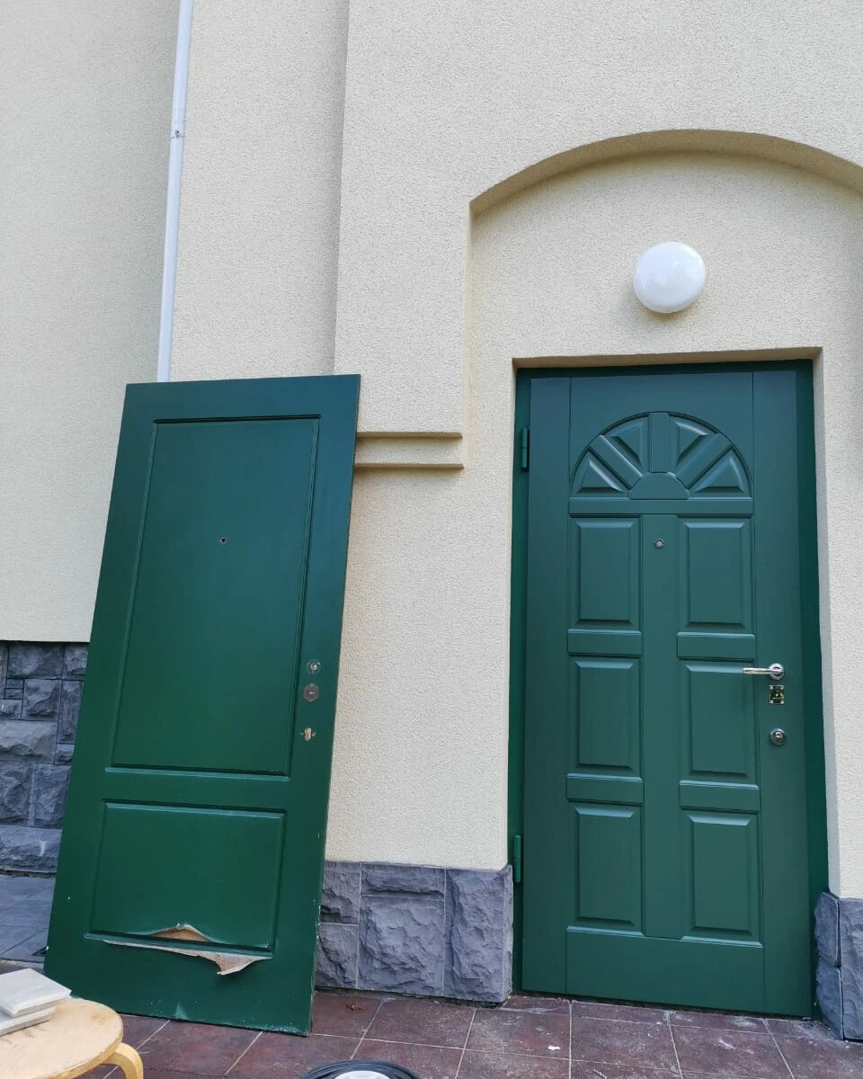 Russian doors. Российские двери. Русски на дверях.