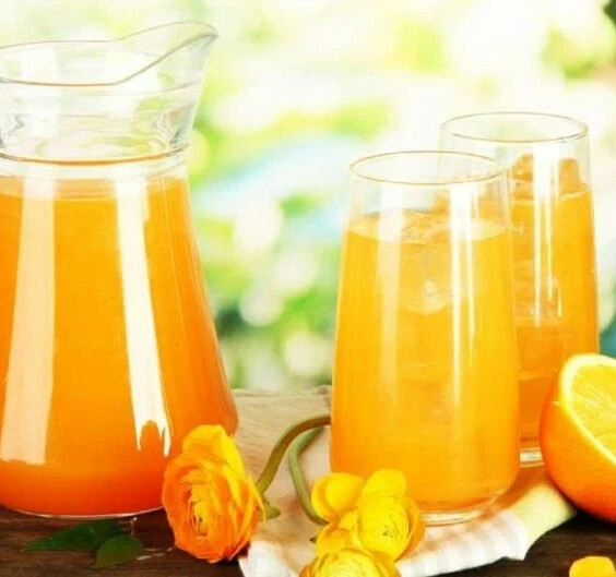 Сок из замороженных апельсинов в домашних условиях. Лимонад из апельсина и лимона замороженных. Апельсиновый сок из замороженных апельсинов. Апельсиновый сок из 4 апельсинов замороженных. Сок из апельсинов в домашних условиях из замороженных.