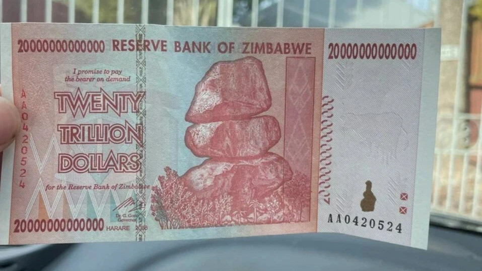 1 млрд зимбабвийских долларов. Купюры Зимбабве. 100 Триллионов зимбабвийских. Триллион долларов Зимбабве. 100 Трлн зимбабвийских долларов.