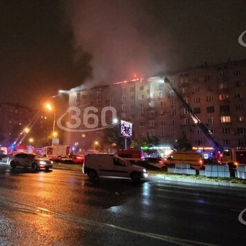 Пожар в москве на ленинском проспекте. Пожар на Ленинском в Москве. Что горит на Ленинском проспекте сейчас. Пожар Ленинский проспект. Сгоревший дом на Ленинском.